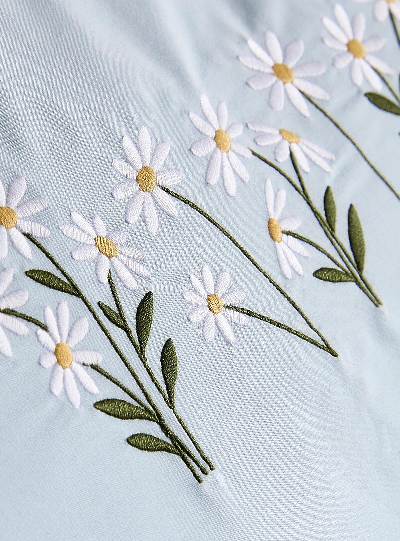 Simons Maison: La taie d'oreiller marguerites brod&eacute;es Bleu assorti
