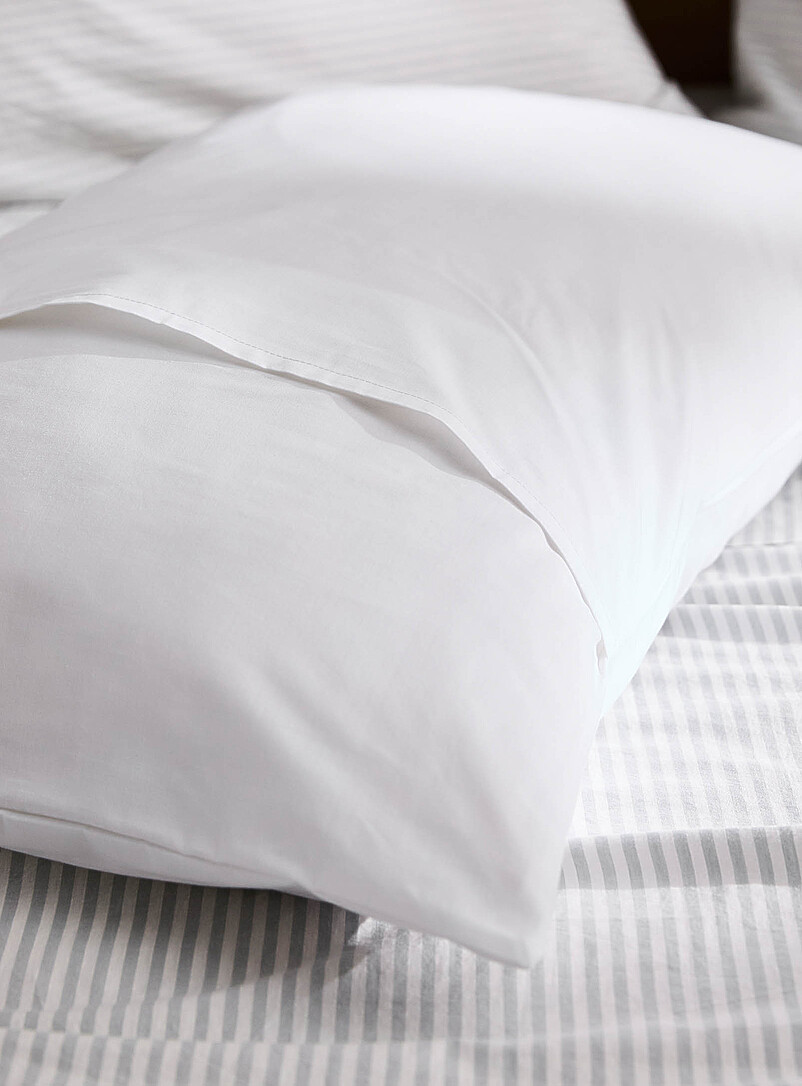 Simons Maison: La taie d'oreiller bordure fleurs brod&eacute;es Blanc &agrave; motifs