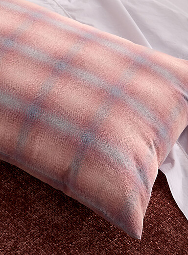 Optical expression pillow sham