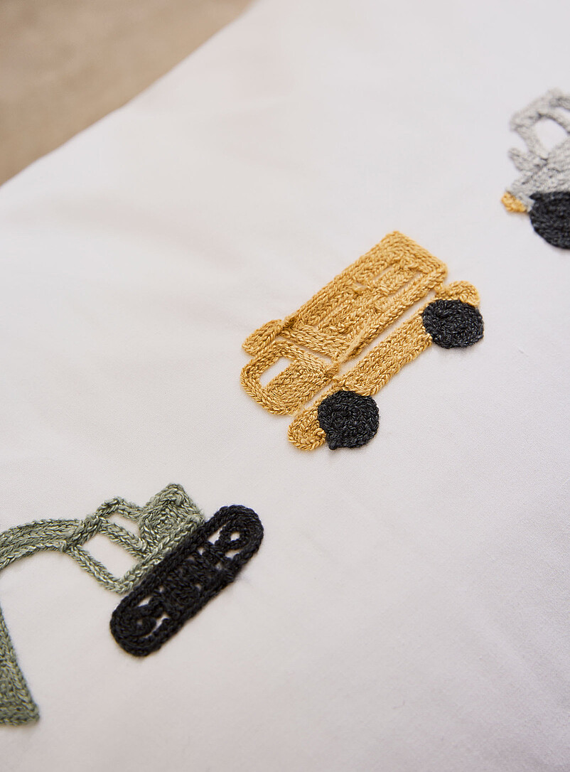 Simons Maison: La taie d'oreiller pour enfant camions brod&eacute;s Blanc &agrave; motif