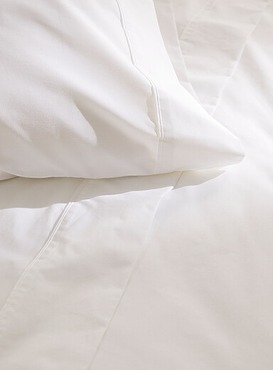 Solid percale plus sheet 200-thread-count Fits mattresses up to 15 in