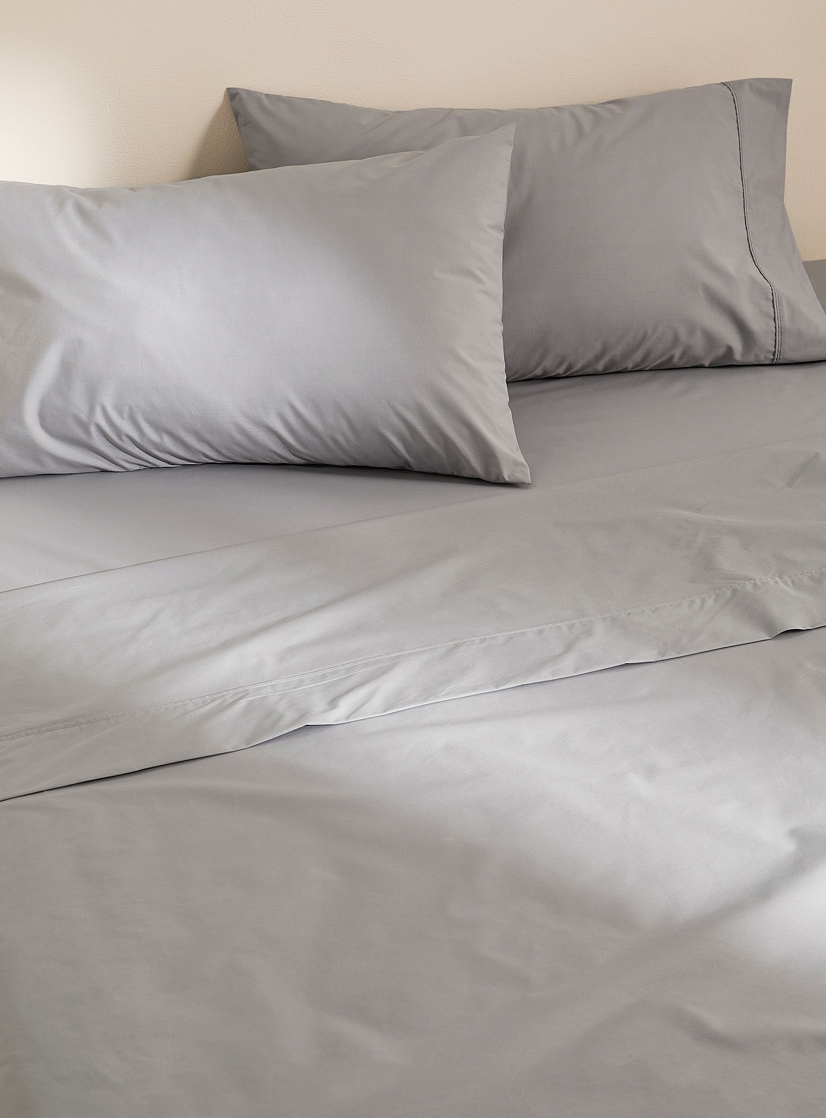 Simons Maison Percale Plus 200-thread-count Sheet Fits Mattresses Up To 15 In In Light Grey