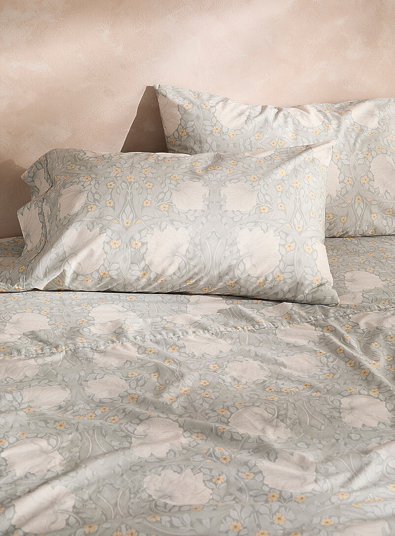 Soothing Poppies Percale Plus Sheet 200-Thread-Count Fits Mattresses Up To 16 In