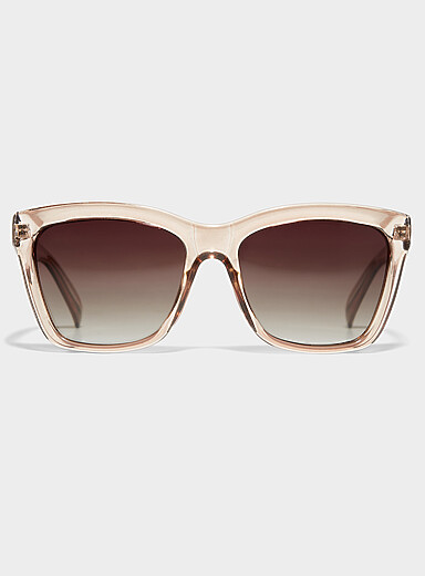 Les lunettes de soleil massives &oelig;il de chat polaris&eacute;es
