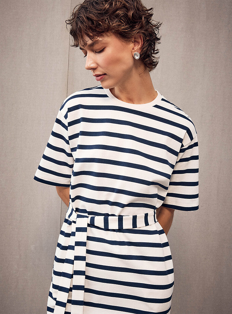 Selected: La robe t-shirt maxi &agrave; rayures Blanc et noir pour femme