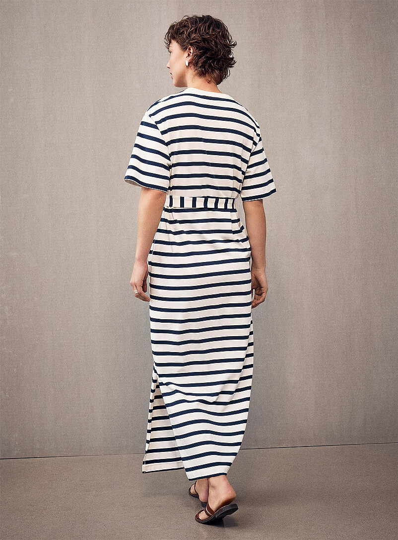 Selected: La robe t-shirt maxi &agrave; rayures Blanc et noir pour femme