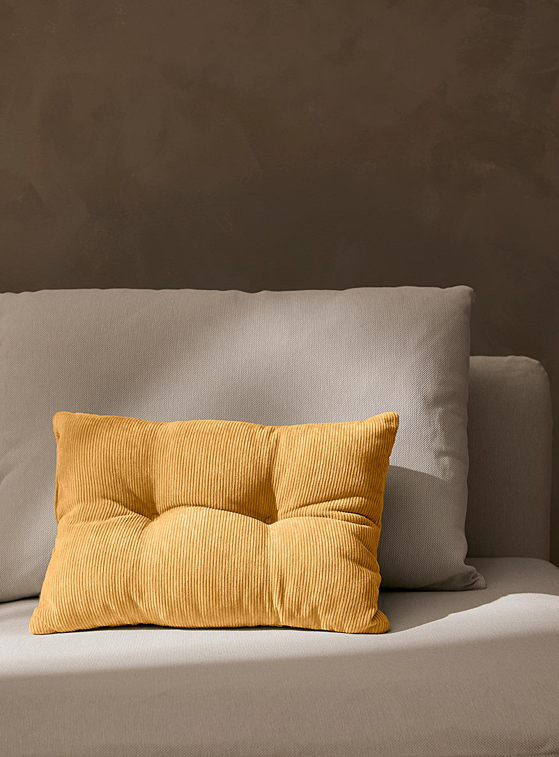 Tufted corduroy cushion 33 x 50 cm