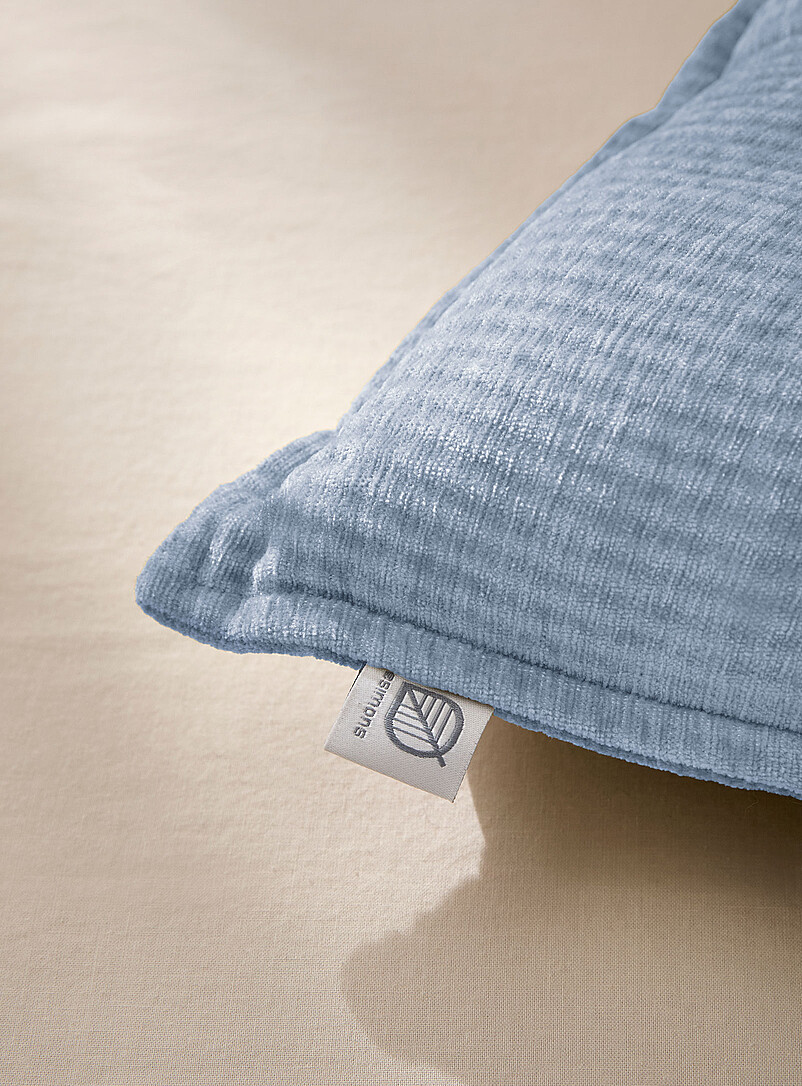 Simons Maison: Le coussin capitonn&eacute; tricot chenille c&ocirc;tel&eacute; 30 x 55 cm Blanc cass&eacute;