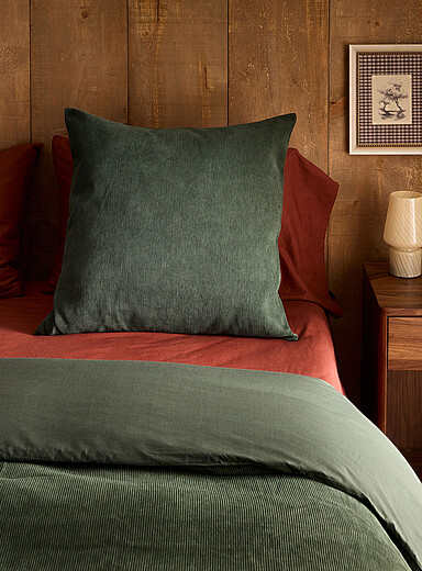 Le couvre-oreiller euro chenille velout&eacute;e c&ocirc;tel&eacute;e