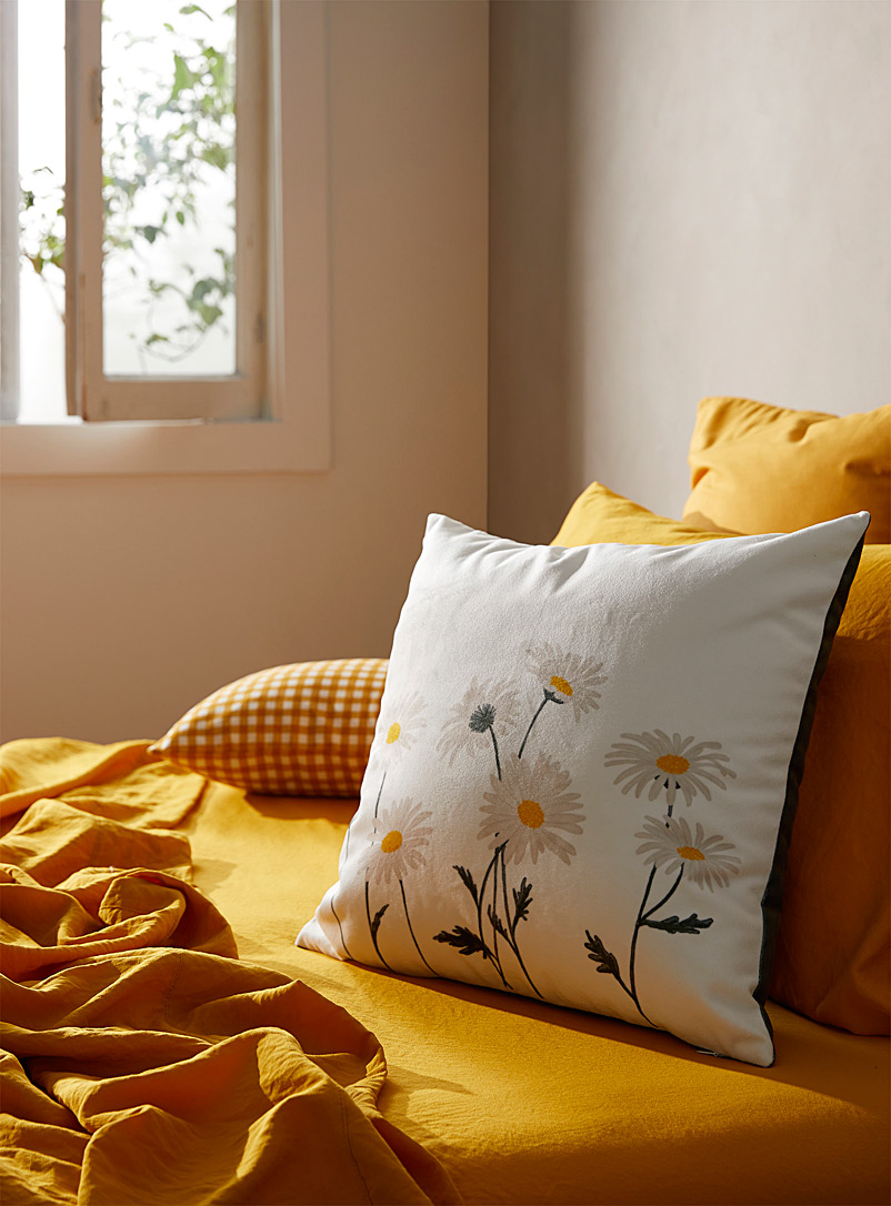 Simons Maison Assorted Daisy blossom cushion 45 x 45 cm