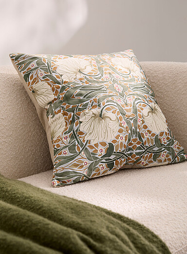 Le coussin d&eacute;houssable velout&eacute; valse de fleurs 50 x 50 cm