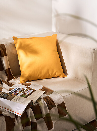 Le coussin d'ext&eacute;rieur d&eacute;houssable toile unie 50 x 50 cm <b>Collection exclusive Vivre dehors</b>