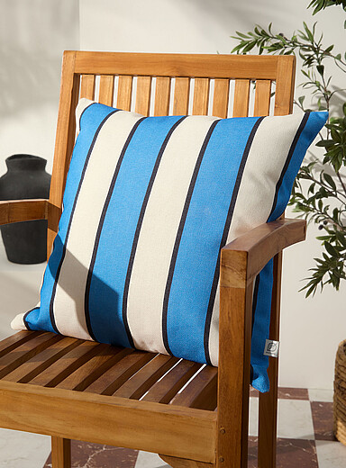 Le coussin d'ext&eacute;rieur d&eacute;houssable rayures bleues et blanches 50 x 50 cm <b>Collection exclusive Vivre dehors</b>
