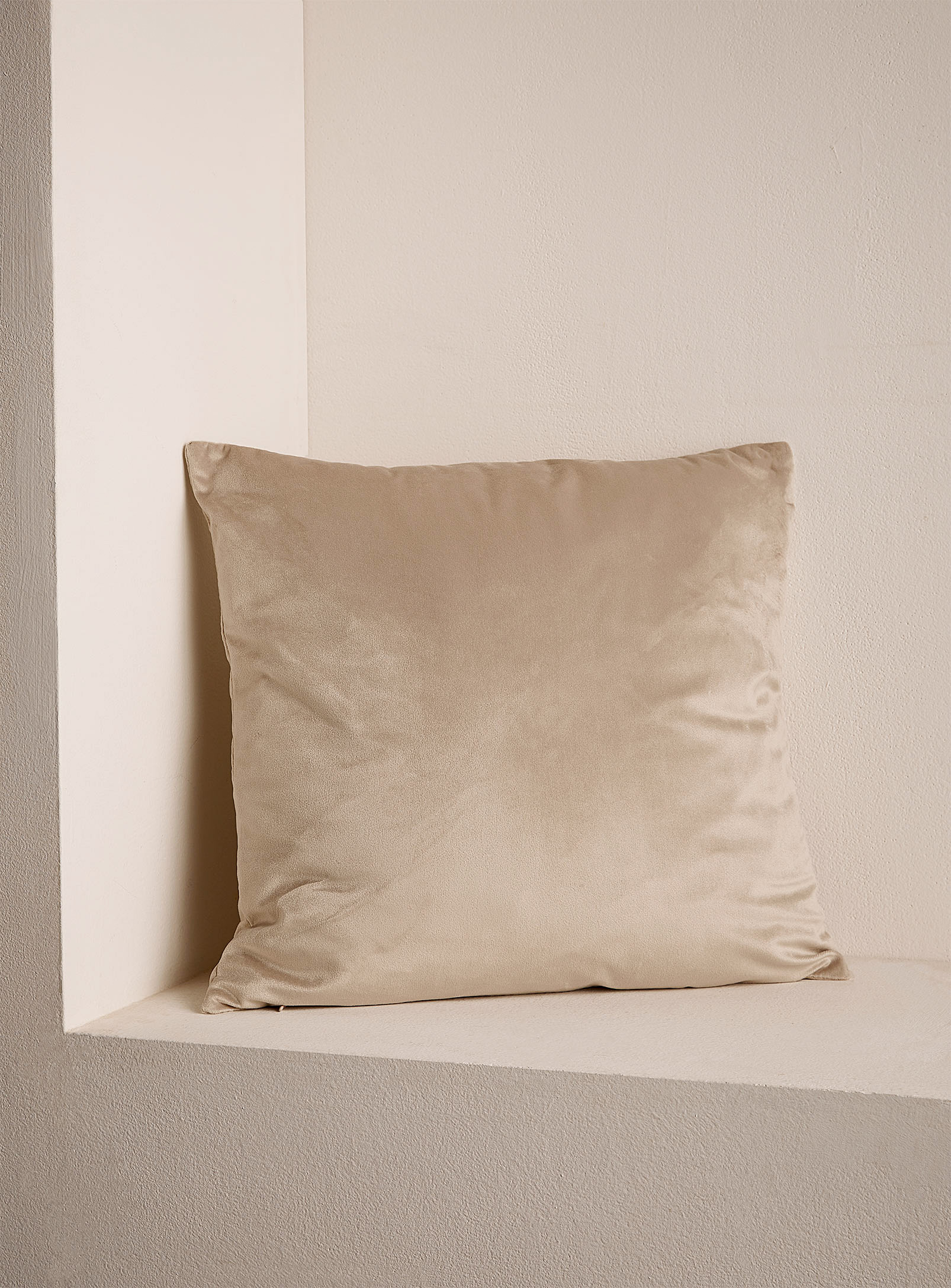Simons Maison Opulent Velvet Cushion 45 X 45 Cm In Cream Beige
