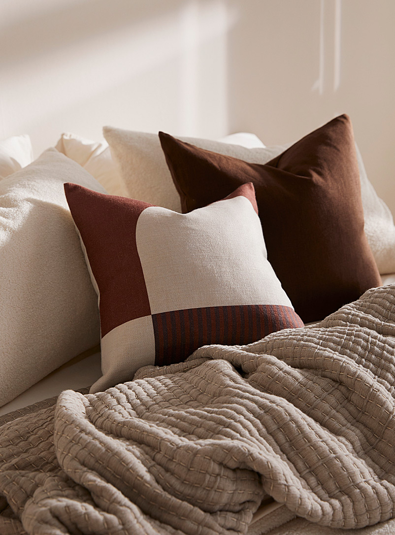 Cushions & Throw Pillows | Home Decor | Simons Canada