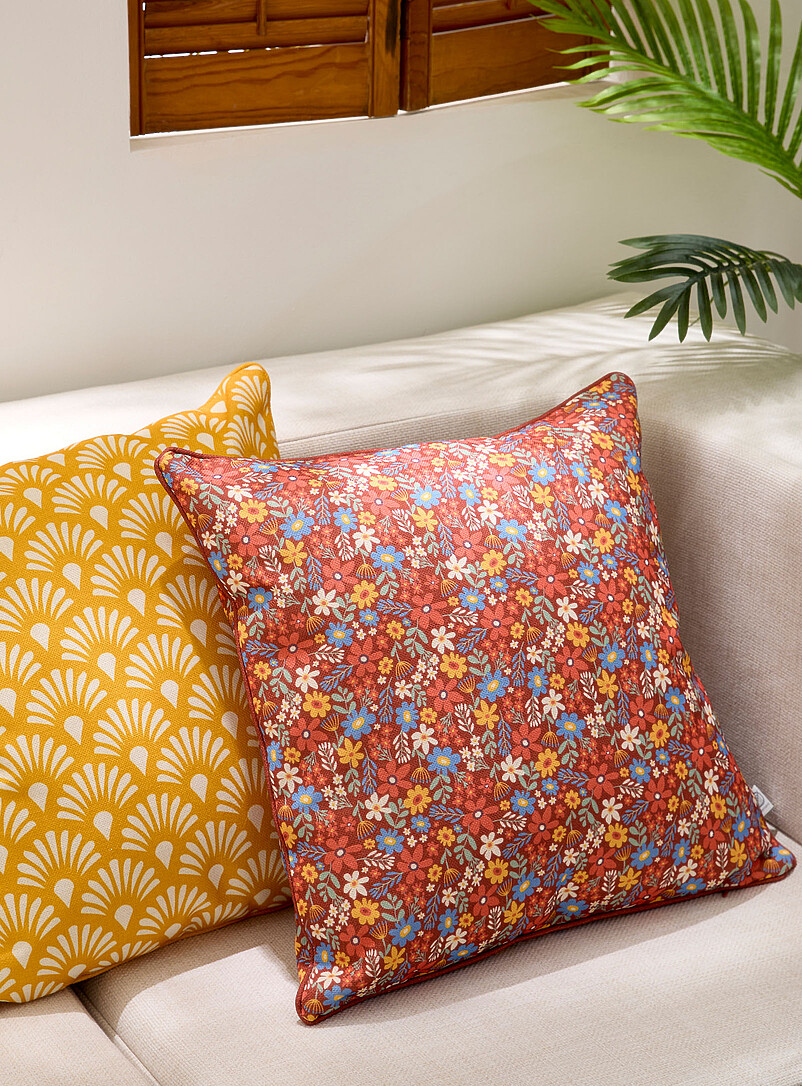 Summer blossoms removable-cover outdoor cushion 50 x 50 cm Live Outside exclusive collection product image (primary)