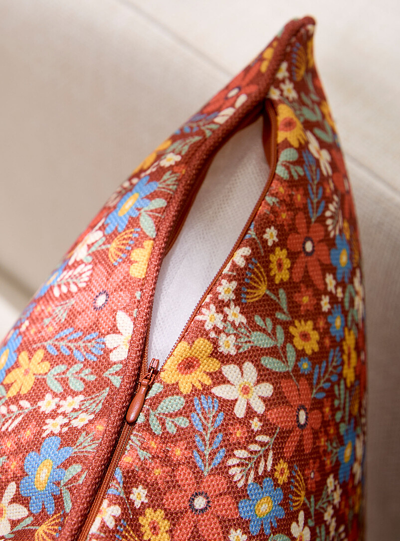 Summer blossoms removable-cover outdoor cushion 50 x 50 cm Live Outside exclusive collection product image 2