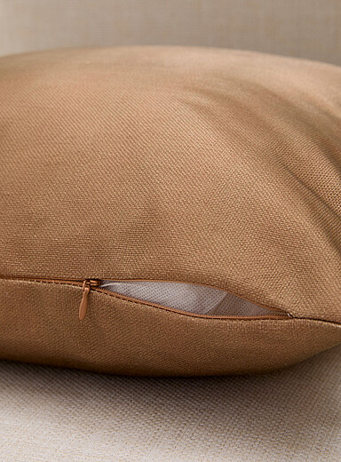 Le coussin d'ext&eacute;rieur d&eacute;houssable toile unie 50 x 50 cm <b>Collection exclusive Vivre dehors</b>