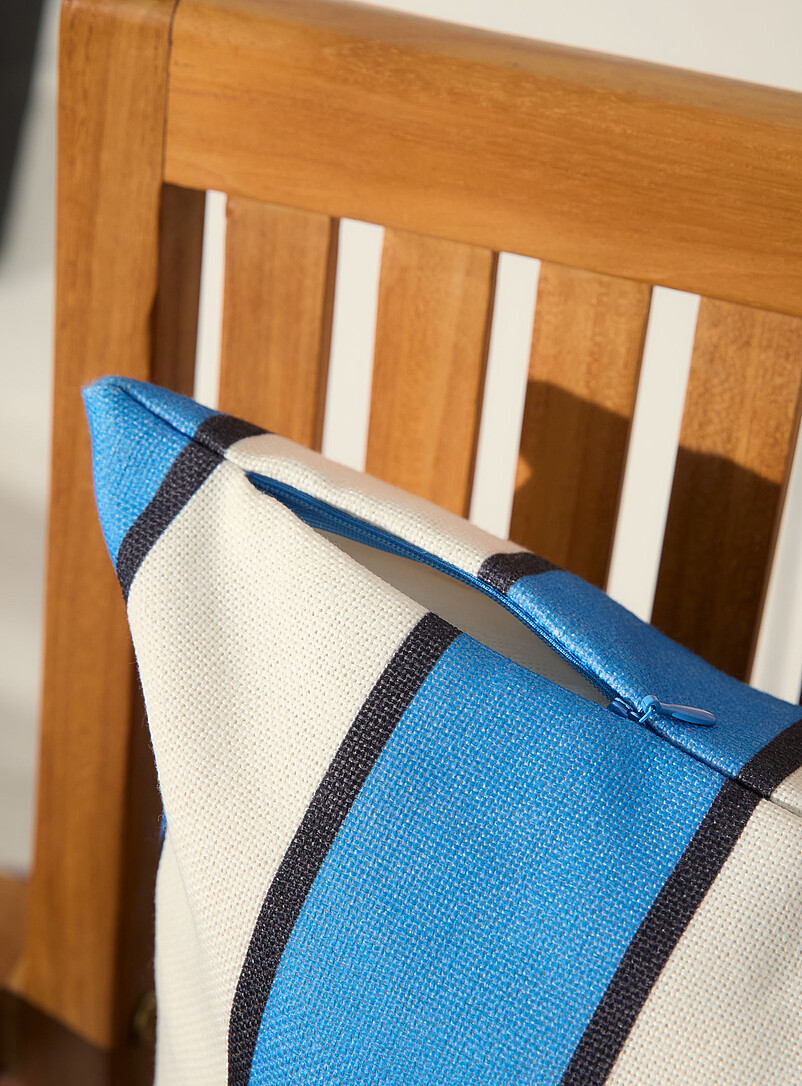 Blue and white stripes removable-cover outdoor cushion 50 x 50 cm Live Outside exclusive collection product image 2