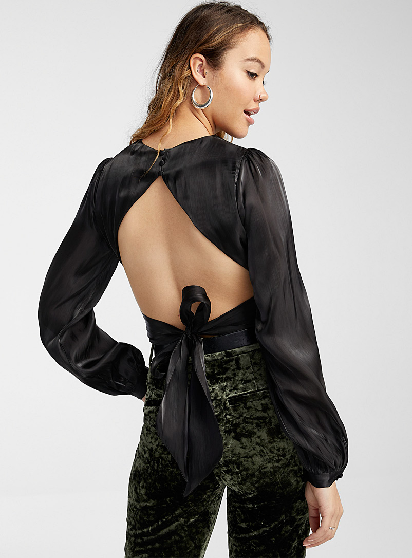 Twik: La blouse dos ouvert lustrée Noir pour femme