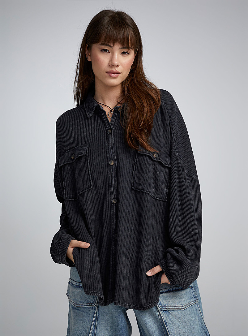 Faded and embossed loose shirt