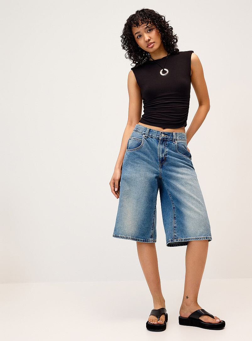 Twik: Le t-shirt ajust&eacute; fronces lat&eacute;rales Noir pour femme