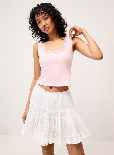 La camisole courte col dentelle