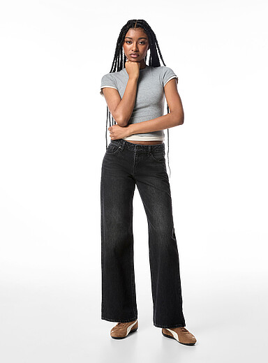 Loose low-rise jean