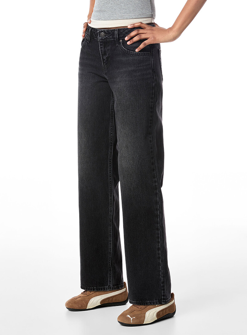 Levi's Medium Wash Low-rise loose jean for women