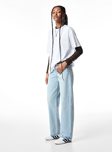Loose low-rise jean