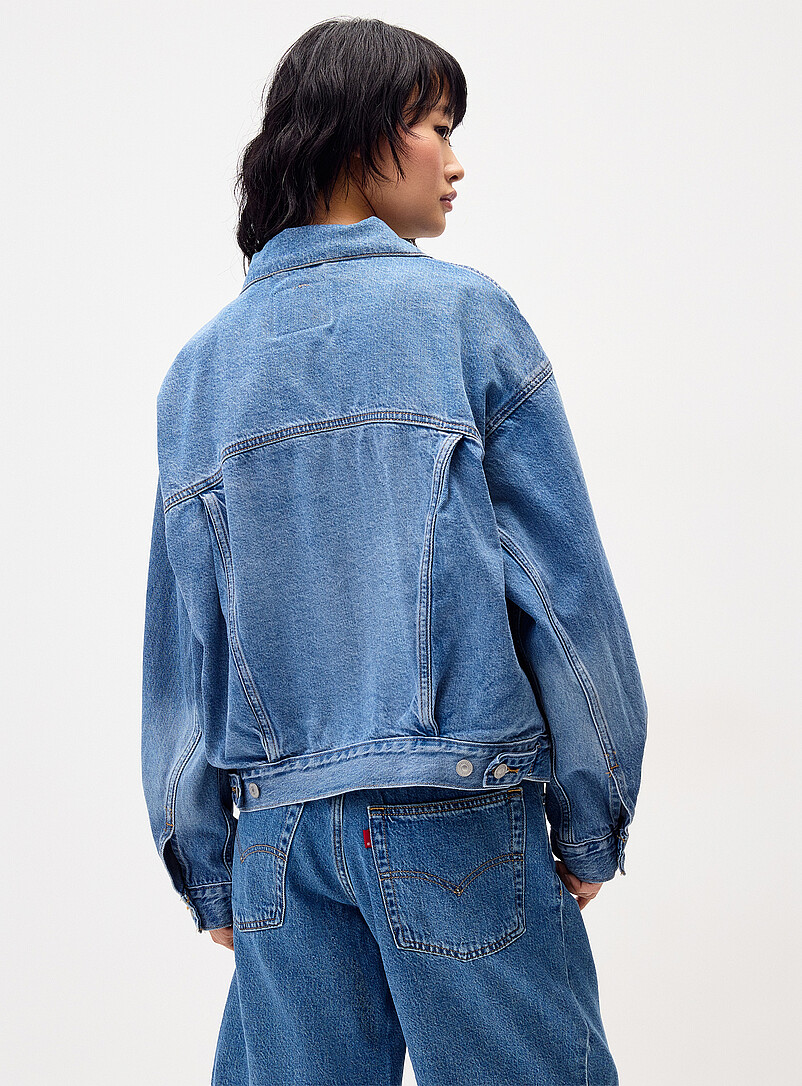 Levi's: La veste jean carr&eacute;e Trucker 90's Lav&eacute; moyen pour femme