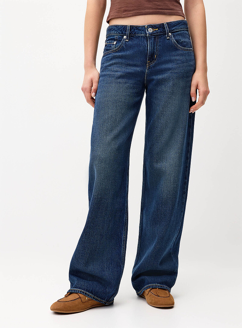 Levi's Medium Wash Low-rise wide-leg jean for women