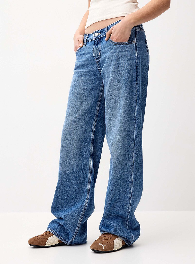 Levi's Medium Wash Low-rise wide-leg jean for women