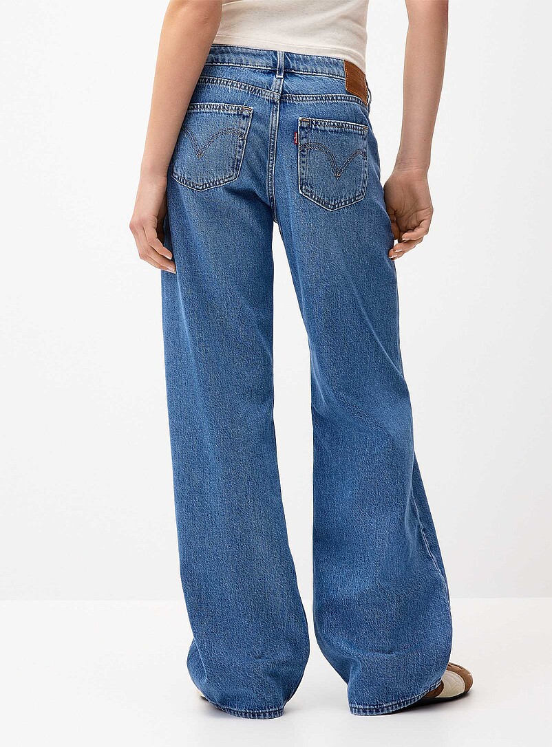 Levi's Medium Wash Low-rise wide-leg jean for women