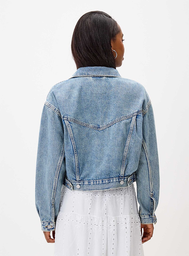 Levi's: La veste jean Trucker 90's courte Lav&eacute; moyen pour femme
