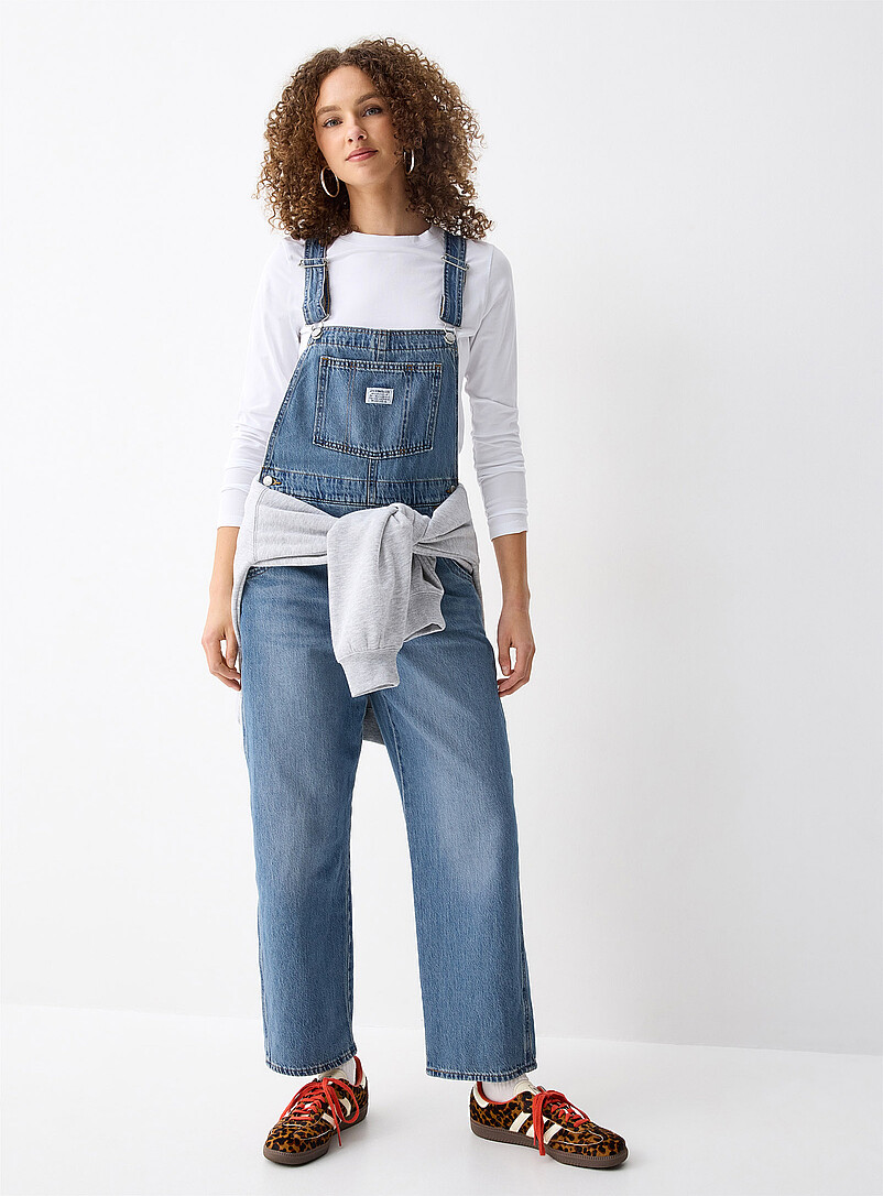 Levi's: La salopette denim bleu vintage Lav&eacute; moyen pour femme