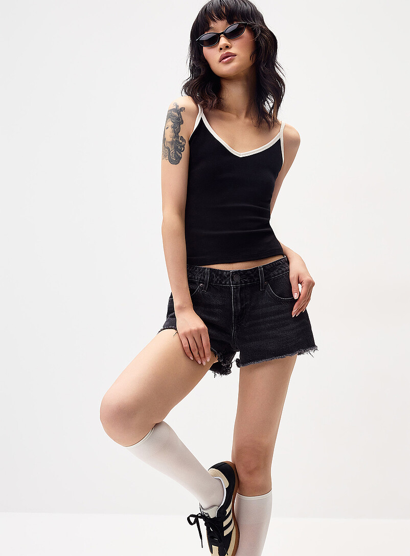 Frayed Hem Low-Rise Short