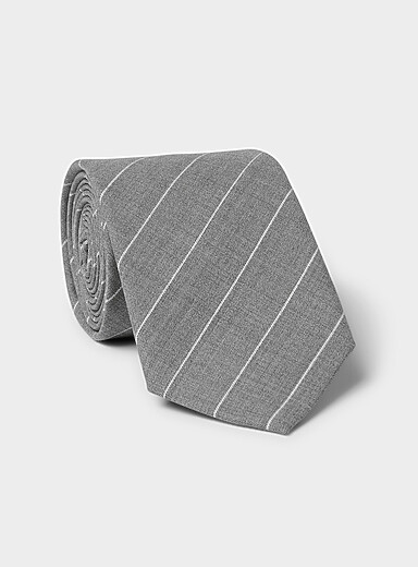 Diagonal fine-stripe tie <b>Exclusive collection from Italy</b>