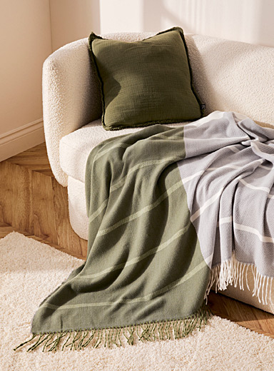 Throws on Sale | Home Decor | Up to 50% off | Simons Canada