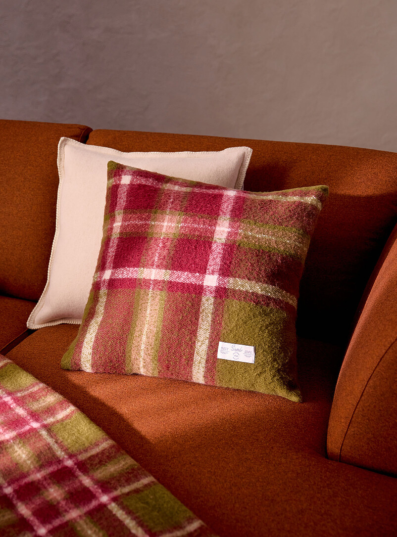 Traditional checkers brushed cushion 50 x 50 cm product image (primary)