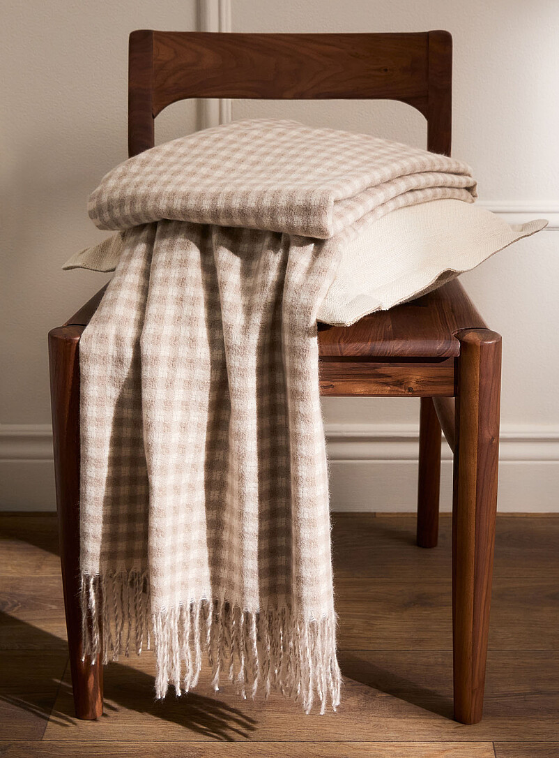 Basket-weave knit gingham pattern fringed throw 130 x 170 cm product image (primary)