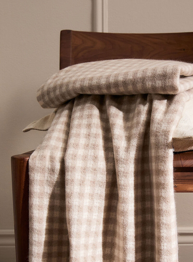 Basket-weave knit gingham pattern fringed throw 130 x 170 cm product image 2