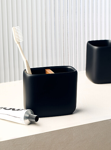 Le porte-brosse &agrave; dents bois d'acacia et r&eacute;sine