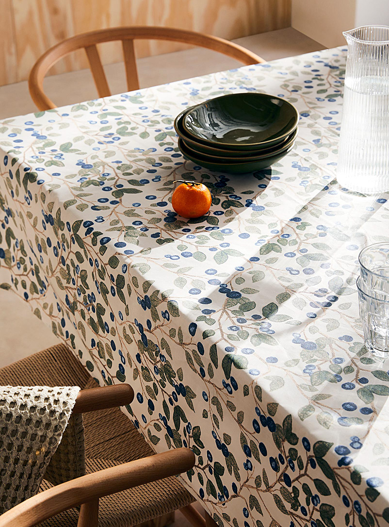 Simons Maison Patterned White Blueberry season coated tablecloth