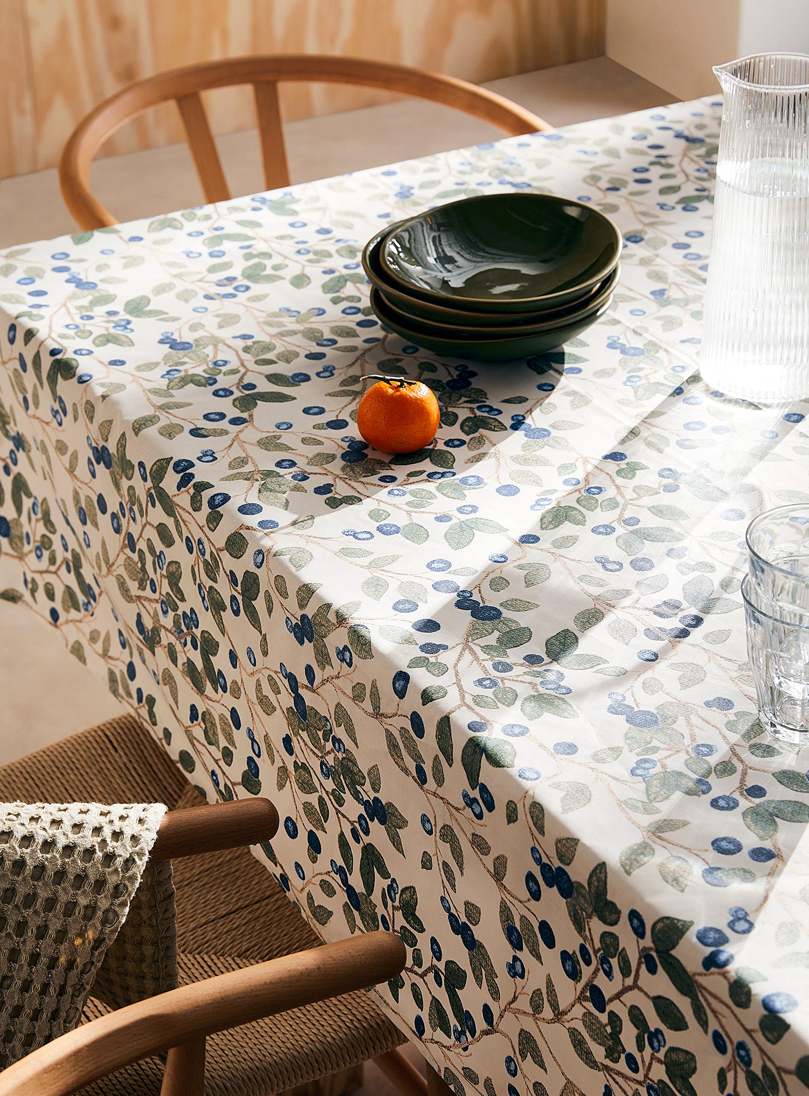 Simons Maison Blueberry Season Coated Tablecloth In Patterned White