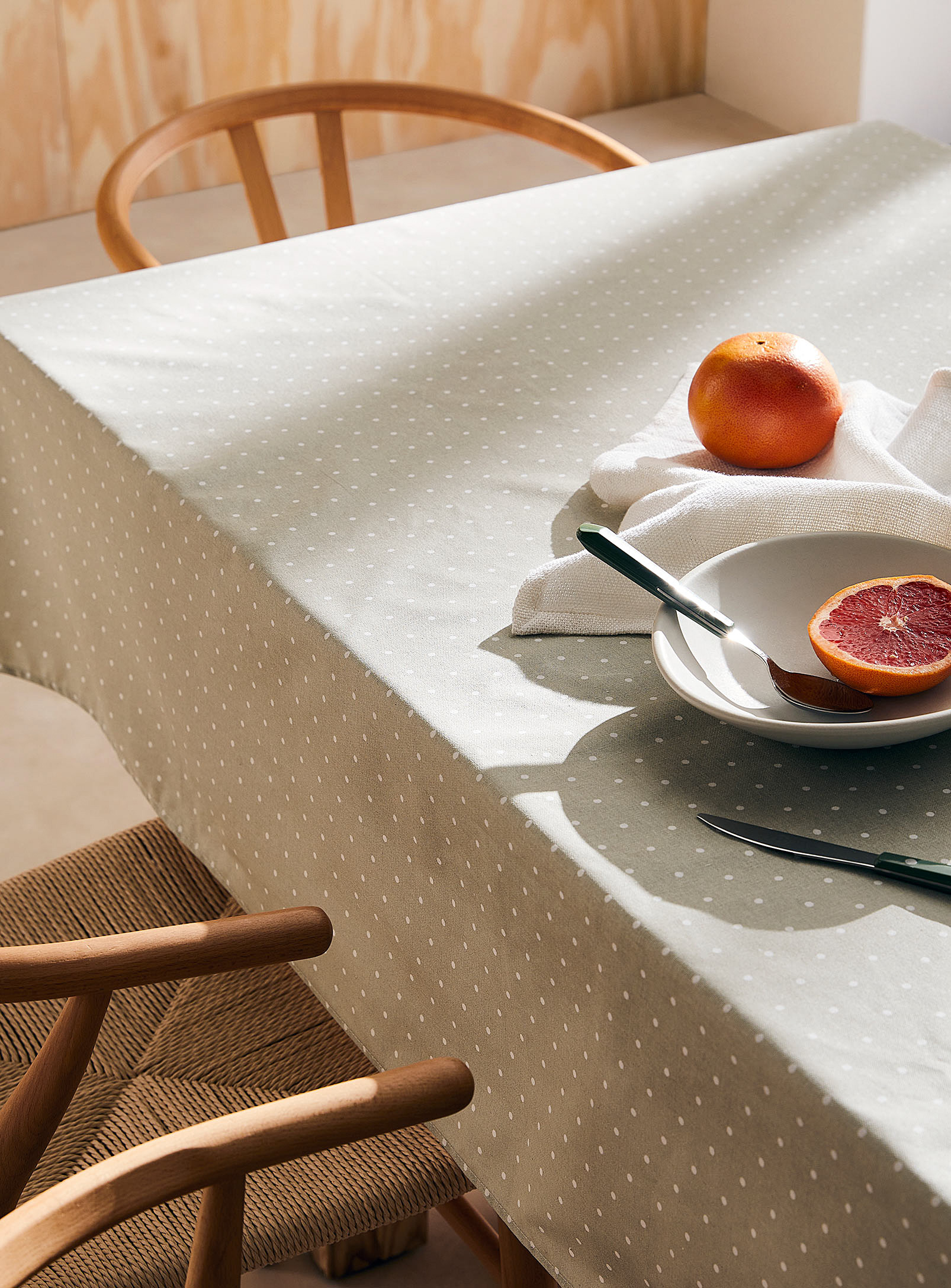 Simons Maison - Polka dot coated tablecloth