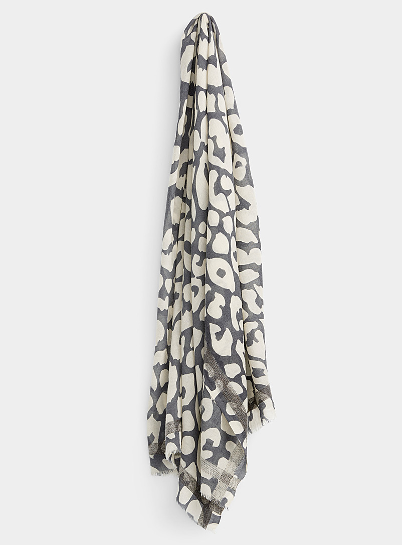 Moment by moment Patterned Black Leopard-print scarf for women
