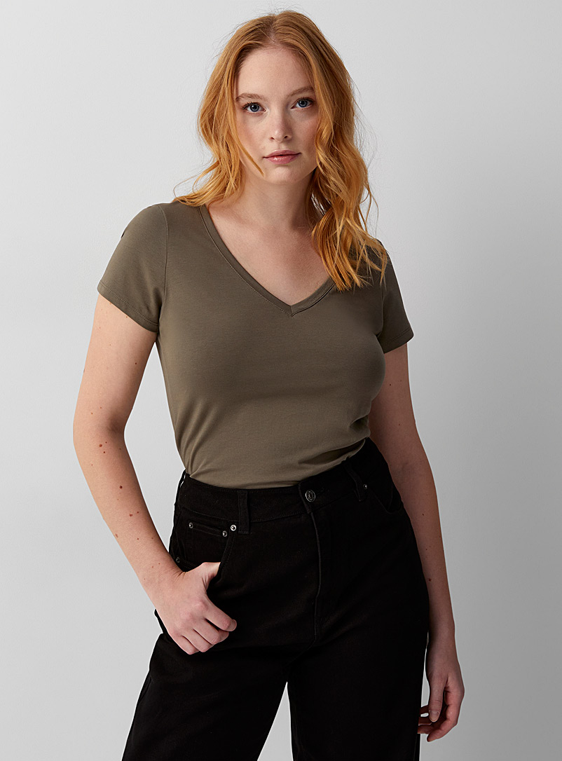 Twik: Le t-shirt basique col V coton bio Kaki chartreuse pour femme