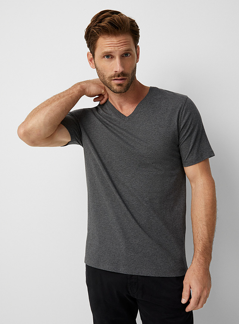 Le 31 Charcoal 100% organic cotton V-neck T-shirt Standard fit for men