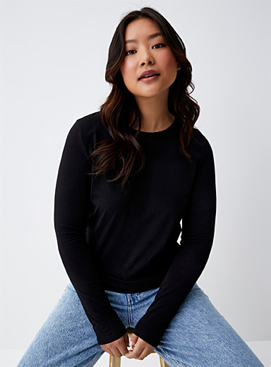 Twik: Le t-shirt col rond jersey l&eacute;ger <b>Coupe ajust&eacute;e</b> Noir pour femme